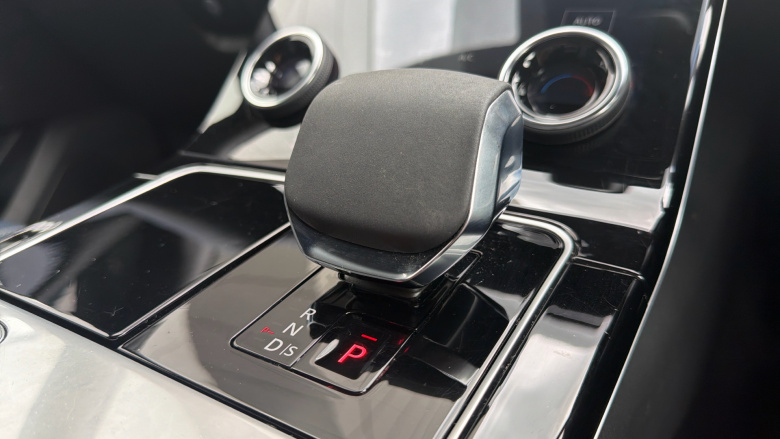 Land Rover Range Rover Velar 2.0 D200 R-Dynamic SE 5dr Auto Diesel Estate